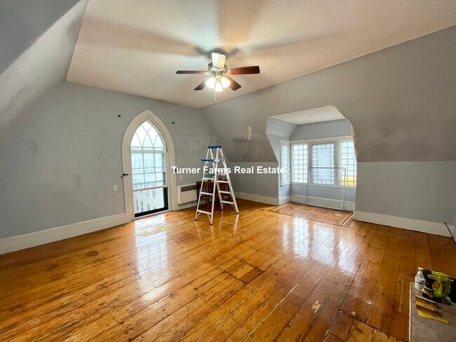 139 Hillside St, Unit A in Boston, MA - Building Photo - Building Photo