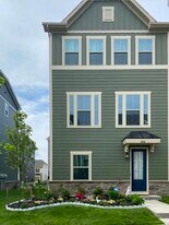 2008 Hemlock Ln in Mars, PA - Building Photo