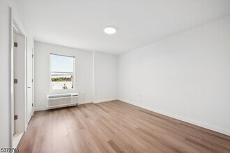 369 18th Ave in Newark, NJ - Building Photo - Building Photo