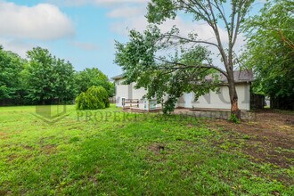 2013 N Parkridge Ct in Wichita, KS - Building Photo - Building Photo