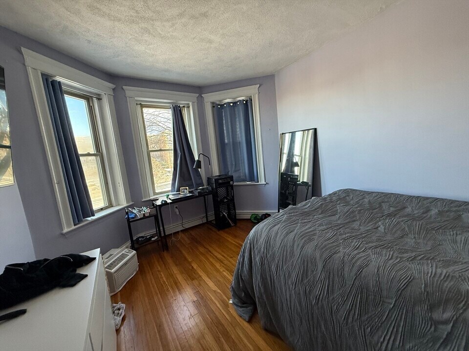 1625 Commonwealth Ave, Unit 9 in Boston, MA - Building Photo