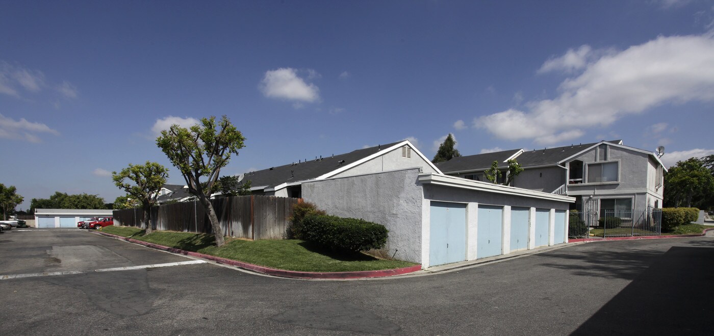 Parkview Terrace Apartments in La Habra, CA - Building Photo