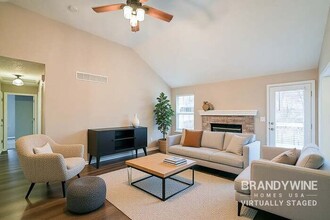 914 SW Foxtail Dr in Grain Valley, MO - Foto de edificio - Building Photo