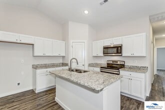 536 E Martens Ct in Goddard, KS - Building Photo - Building Photo