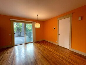 14138 Knaus Rd in Lake Oswego, OR - Building Photo - Building Photo