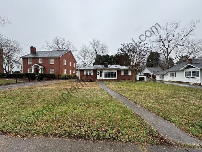 315 N Oak St in Lincolnton, NC - Building Photo