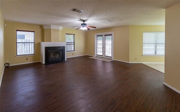 2517 Glen Field Dr in Cedar Park, TX - Foto de edificio - Building Photo
