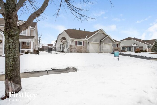 3023 Impressions Dr in Lake In The Hills, IL - Building Photo - Building Photo