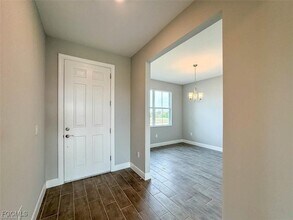 229 SW 14th Pl in Cape Coral, FL - Building Photo - Building Photo
