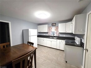 902 N South St in Mount Airy, NC - Building Photo - Building Photo