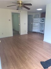 85 Elderkin Ave in Groton, CT - Building Photo - Building Photo