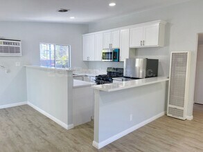 360 N San Vicente Blvd in West Hollywood, CA - Building Photo - Building Photo