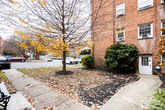 903 S Frederick St in Arlington, VA - Foto de edificio - Building Photo