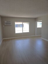 8629 Willis Apartments in Panorama City, CA - Foto de edificio - Building Photo