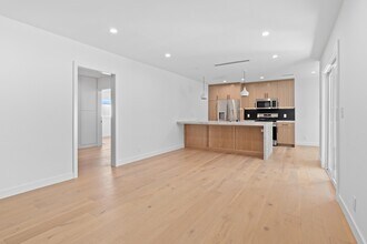 1127 16th St, Unit E in Santa Monica, CA - Building Photo - Building Photo