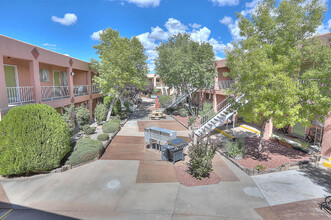 White Oak Apartments in Albuquerque, NM - Foto de edificio - Building Photo