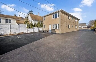 311 Maple Ave, Unit B in Downers Grove, IL - Building Photo - Building Photo