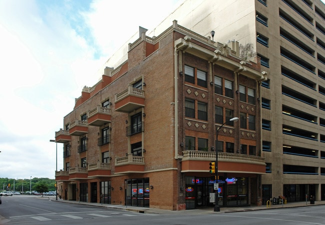 1300 Jackson St