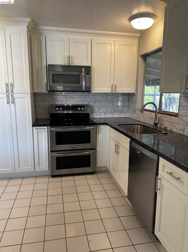 1004 Almond St in Antioch, CA - Building Photo - Building Photo