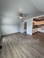 717 W Stewart Ave in Puyallup, WA - Building Photo