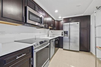 20515 E Country Club Dr in Aventura, FL - Building Photo - Building Photo