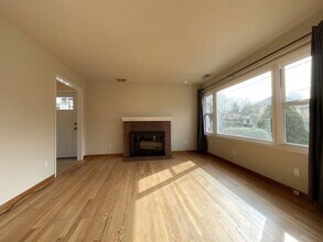 1341 SE Tenino St in Portland, OR - Building Photo - Building Photo