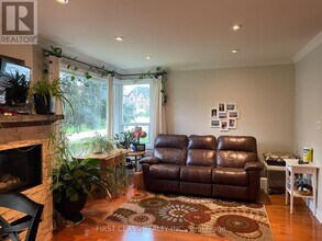7 Duncairn Dr in Toronto, ON - Building Photo - Building Photo