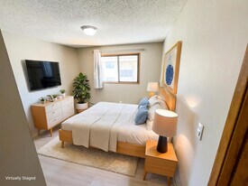 Mainstreet Court in Saskatoon, SK - Building Photo