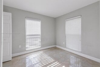 241 S Royal Poinciana Blvd in Miami Springs, FL - Building Photo - Building Photo