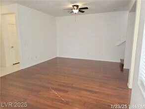 8540 Amaryllis Hills Ave in Las Vegas, NV - Foto de edificio - Building Photo