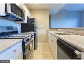 413 S 11th St in Philadelphia, PA - Building Photo - Building Photo