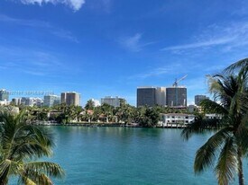 9721 E Bay Harbor Dr in Bay Harbor Islands, FL - Building Photo