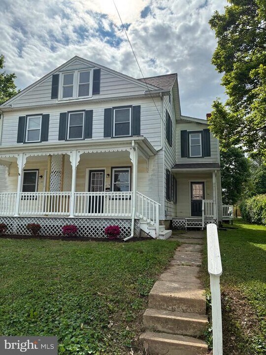 134 N 3rd St in Oxford, PA - Building Photo