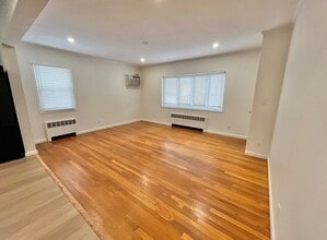 279 N Broadway in Yonkers, NY - Building Photo - Building Photo