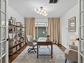 1676 Beaconshire in Houston, TX - Building Photo - Building Photo