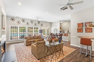 Weston Circle and Wicklow Square Apartments in Fredericksburg, VA - Building Photo - Building Photo