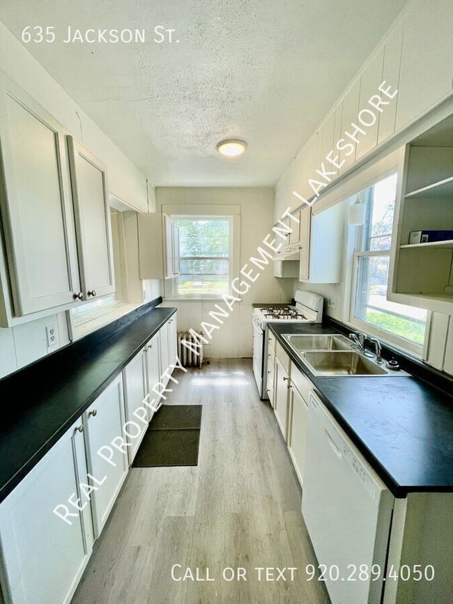 635 Jackson St in Oshkosh, WI - Building Photo - Building Photo
