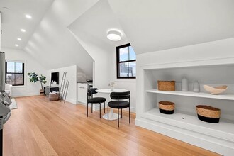 93 Cowper St, Unit 3 in Boston, MA - Foto de edificio - Building Photo