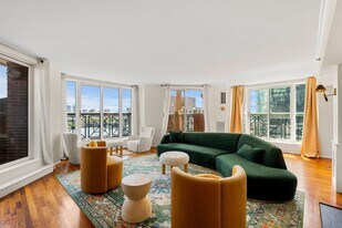 10 Rogers St in Cambridge, MA - Building Photo