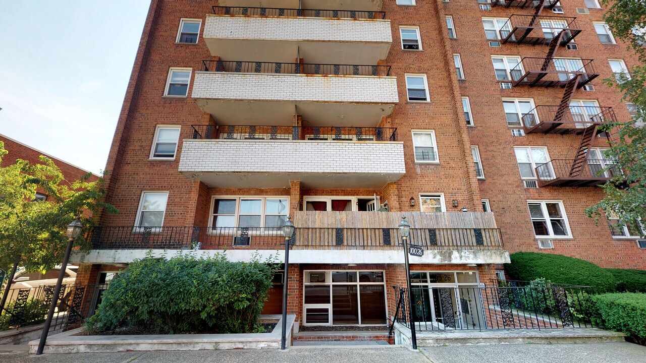 10026 67th Rd in Forest Hills, NY - Building Photo