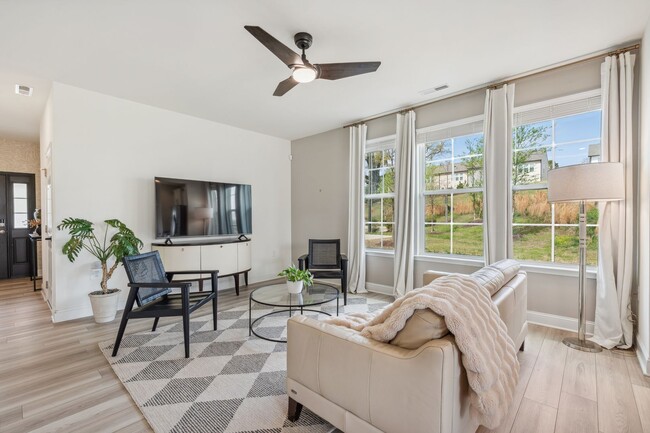 3006 Cypress Lagoon Ct in Durham, NC - Foto de edificio - Building Photo