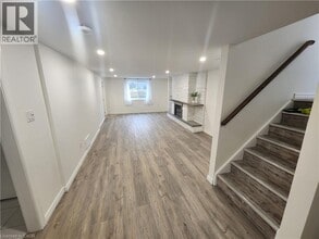 15 Valery Ct in Hamilton, ON - Building Photo - Building Photo