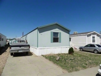 114 Larch Dr in Log Lane Village, CO - Foto de edificio