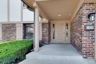 1232 Knottingham Ct in Schaumburg, IL - Building Photo - Building Photo