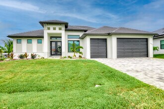 2322 NW 39th Ave in Cape Coral, FL - Building Photo - Building Photo