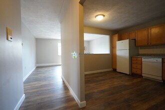 12 Cottage Ct in Newton, MA - Building Photo - Building Photo