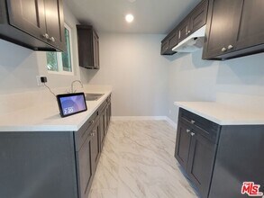 2622 S Orange Dr-Unit -3 in Los Angeles, CA - Building Photo - Building Photo