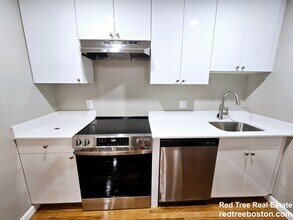 34 Evergreen St, Unit 36 in Boston, MA - Foto de edificio - Building Photo