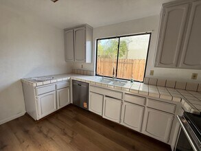 8475 Wheatland Dr in Sacramento, CA - Building Photo - Building Photo