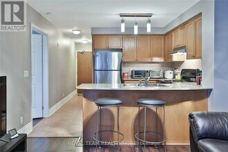 2 Maison Parc Ct in Vaughan, ON - Building Photo - Building Photo